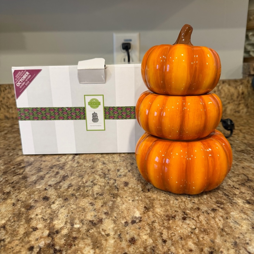 Scentsy Wax Warmer Fall Stacked Harvest Pumpkins Full Size Plug In Thanksgiving